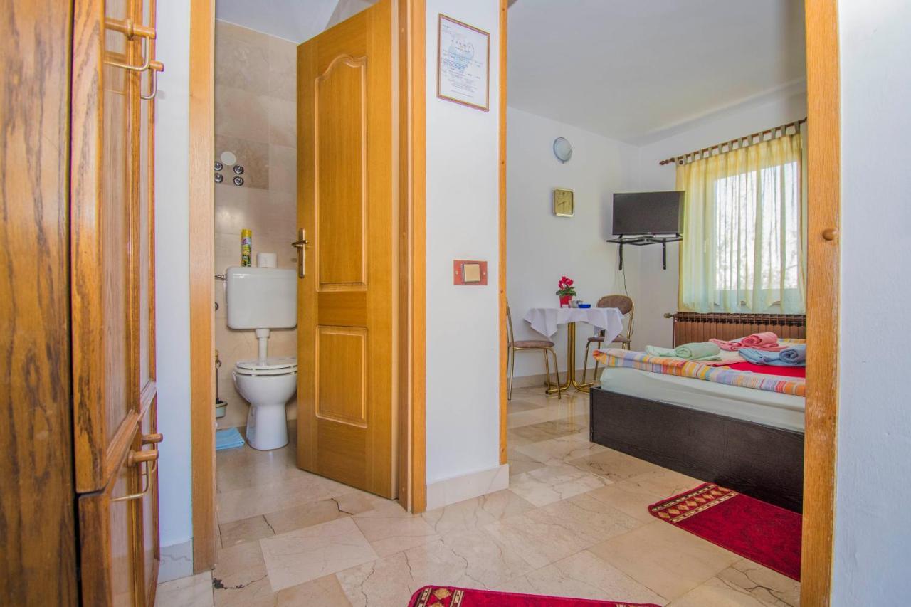 Apartments Grand & Plav In Krk 크르크 외부 사진
