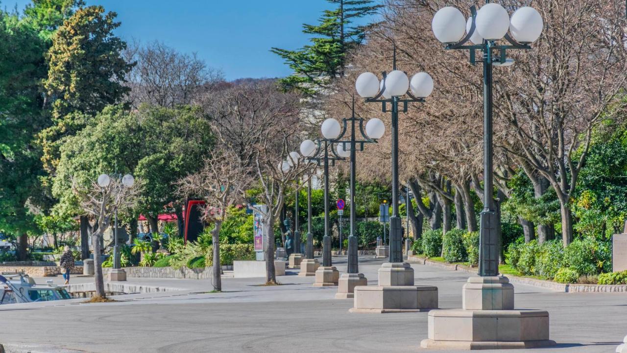 Apartments Grand & Plav In Krk 크르크 외부 사진
