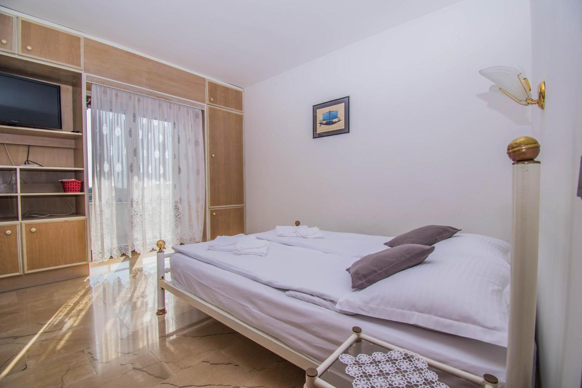 Apartments Grand & Plav In Krk 크르크 외부 사진