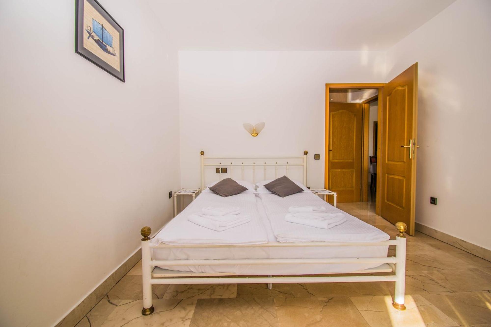 Apartments Grand & Plav In Krk 크르크 외부 사진