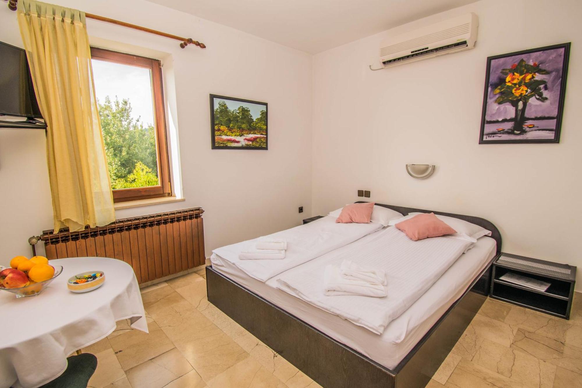 Apartments Grand & Plav In Krk 크르크 외부 사진