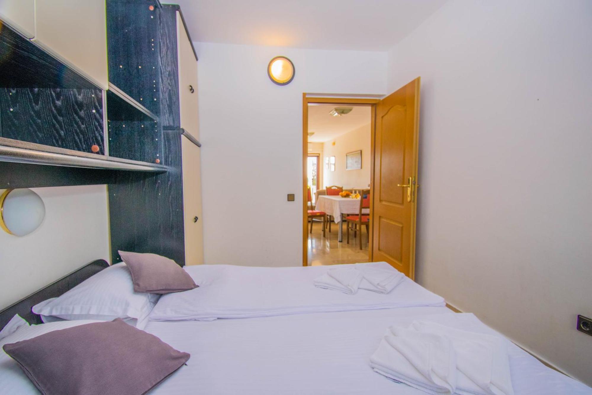 Apartments Grand & Plav In Krk 크르크 외부 사진