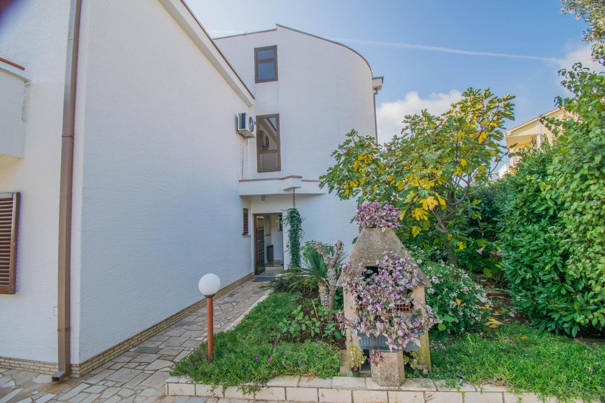 Apartments Grand & Plav In Krk 크르크 외부 사진